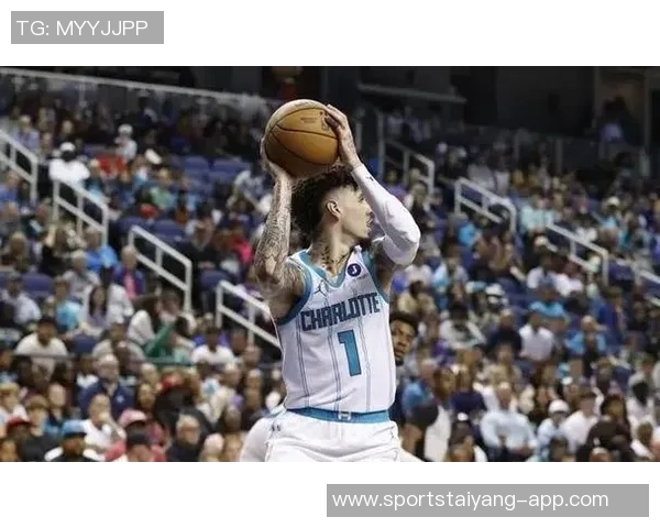 拉梅洛鲍尔三分球火力全开16投10中砍下28分4篮板13助攻1抢断表现惊艳